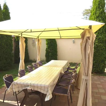 Semesterbostad Koppi Haz *